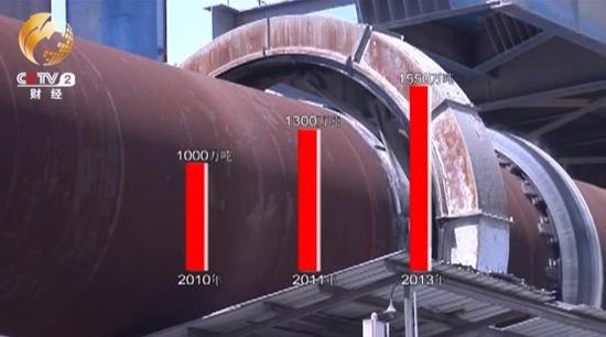 賈光輝的擔憂不久成為現實，2010年到2013年廣安市水泥產能接連突破1000萬噸、1300萬噸和1550萬噸，是2006年的3倍。
